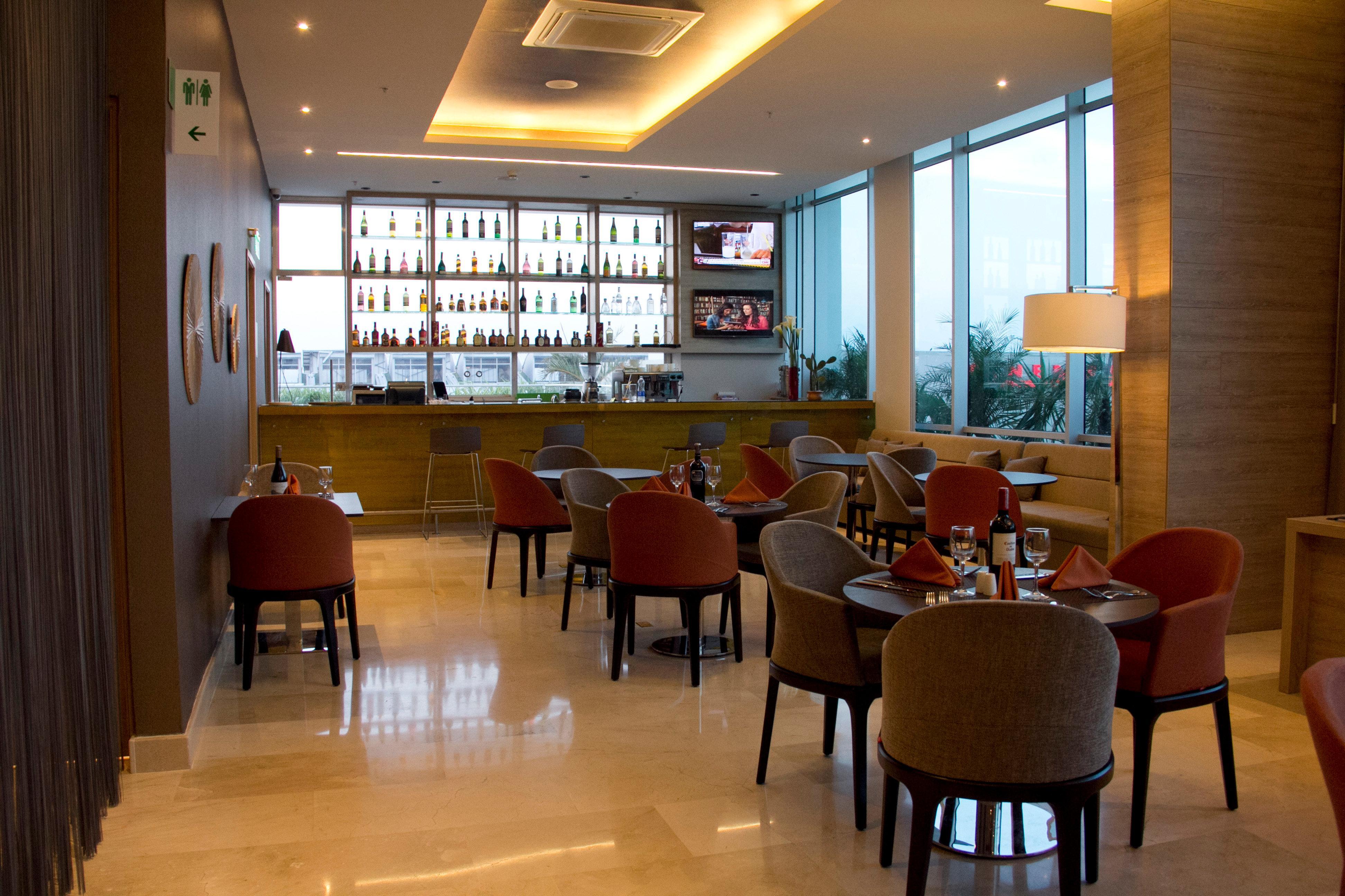 Holiday Inn Cucuta By Ihg Exteriör bild The lounge at the airport