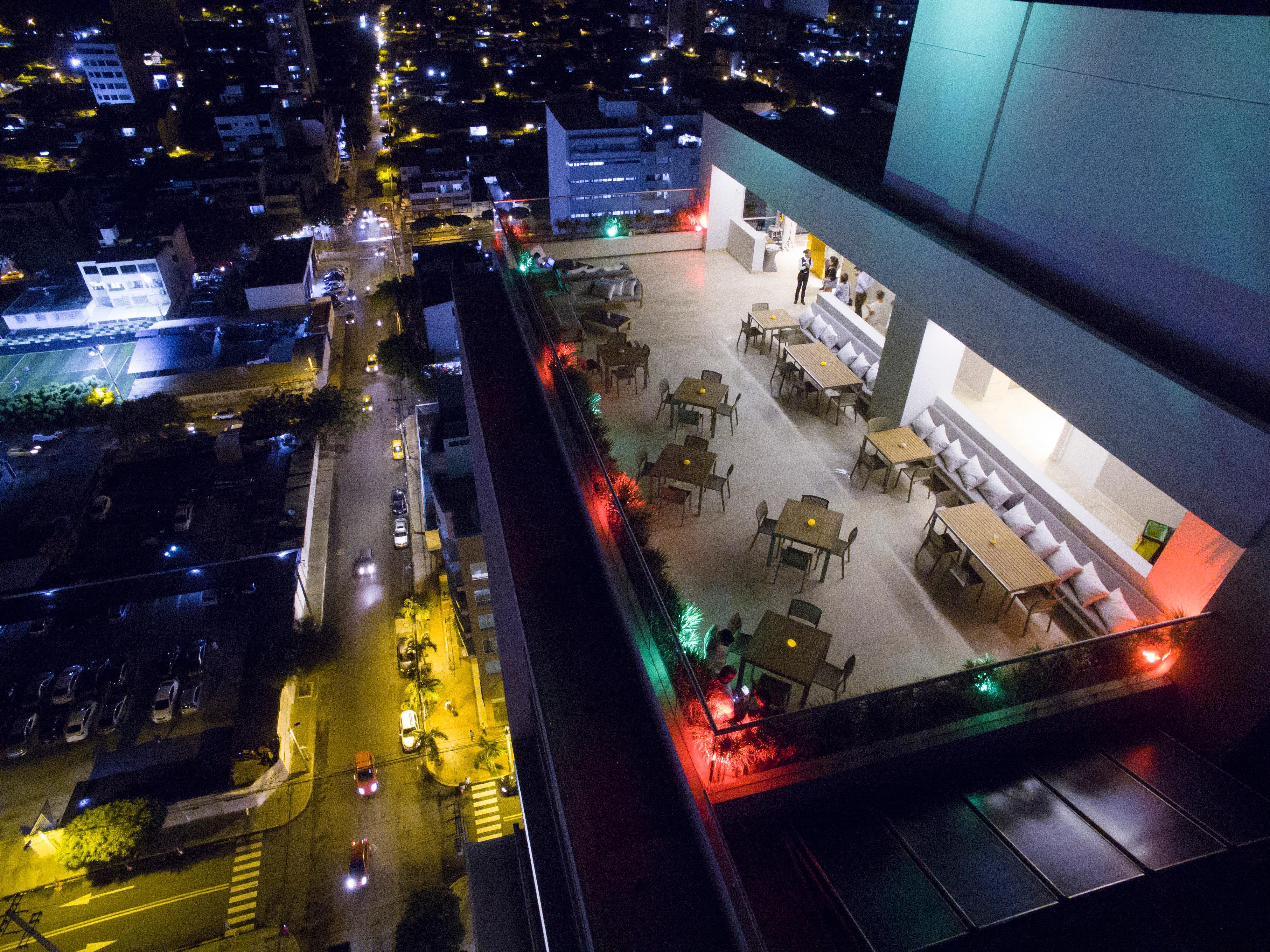 Holiday Inn Cucuta By Ihg Exteriör bild Sky bar at the hotel