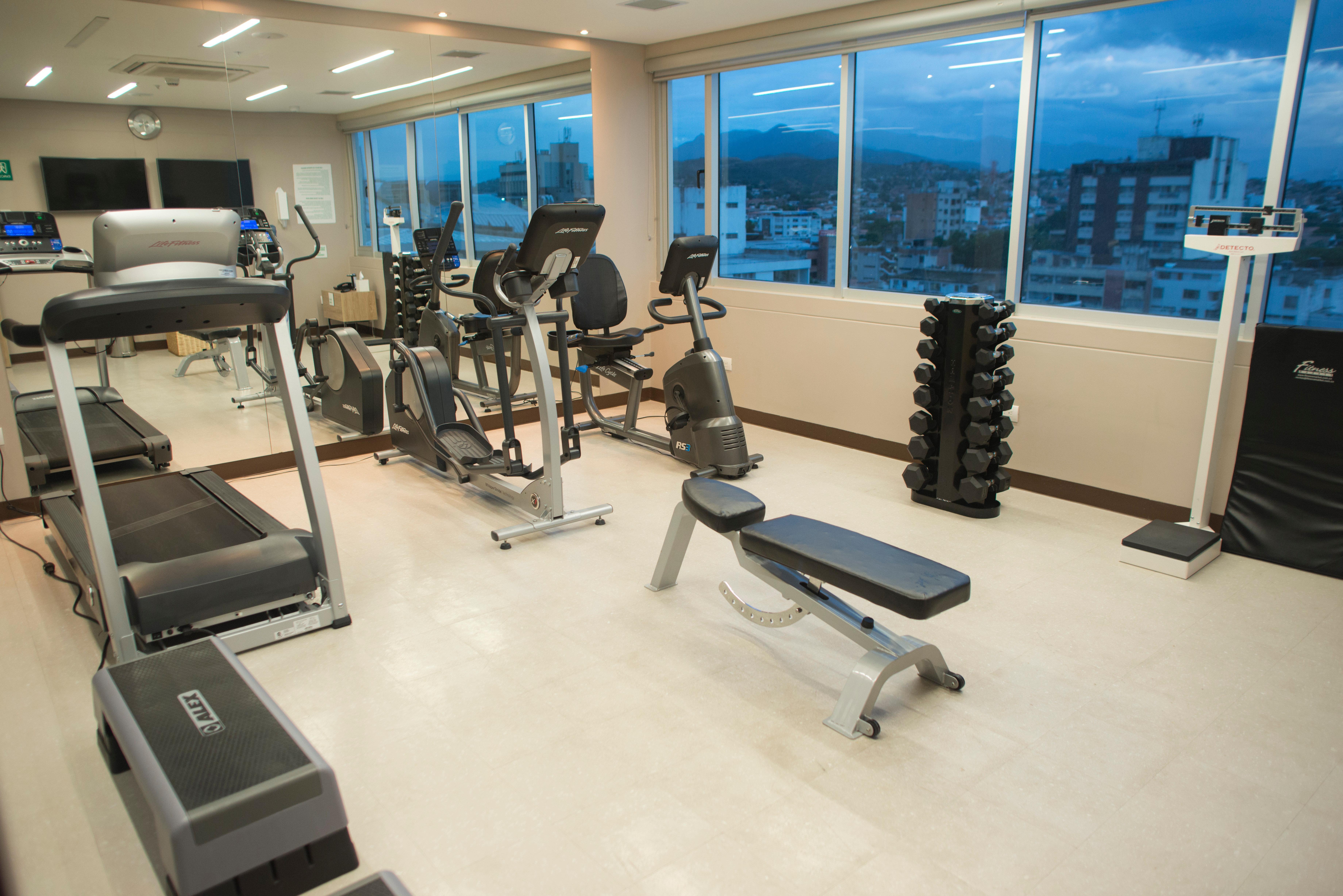 Holiday Inn Cucuta By Ihg Exteriör bild A gym