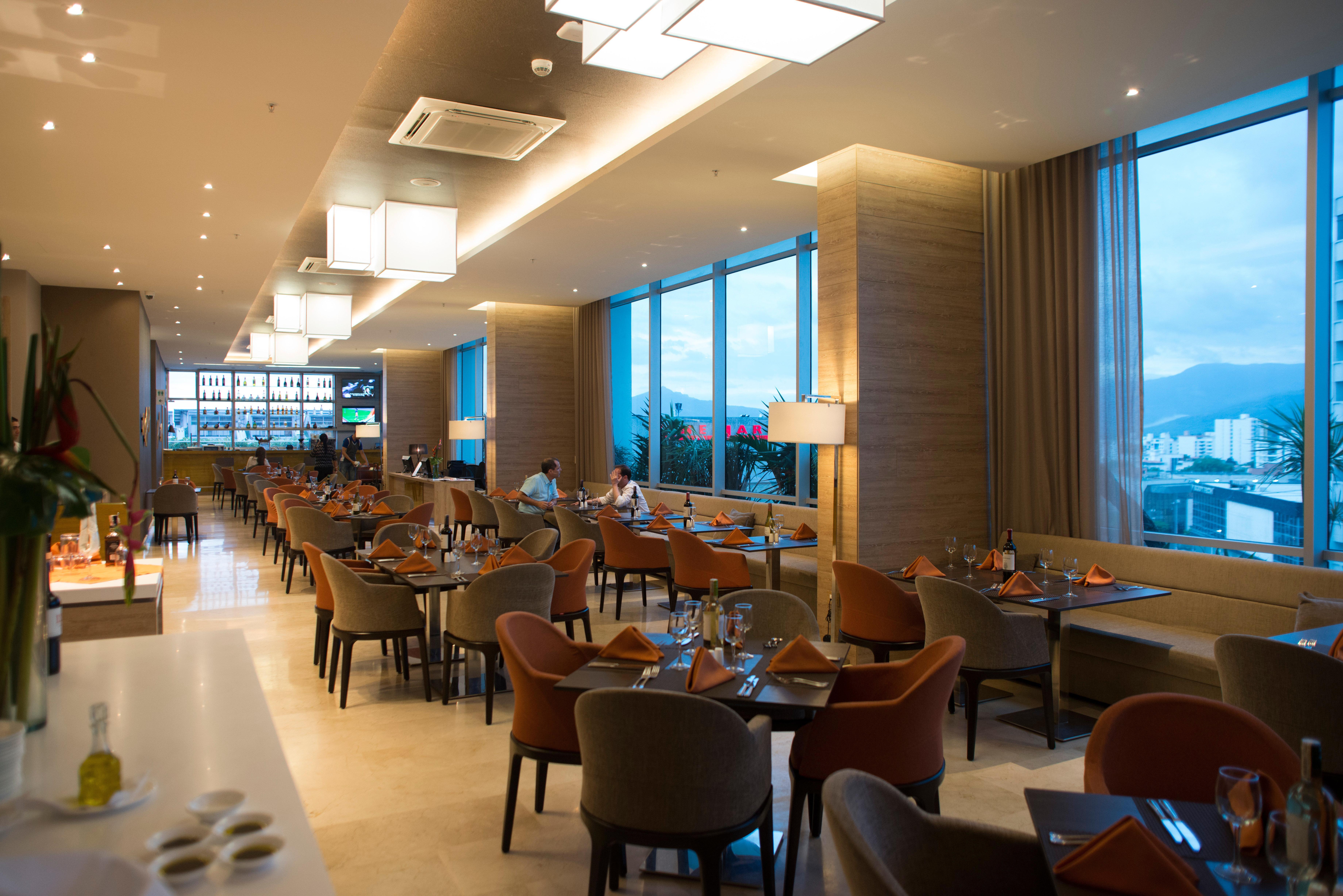 Holiday Inn Cucuta By Ihg Exteriör bild The Club Lounge at Hong Kong International Airport