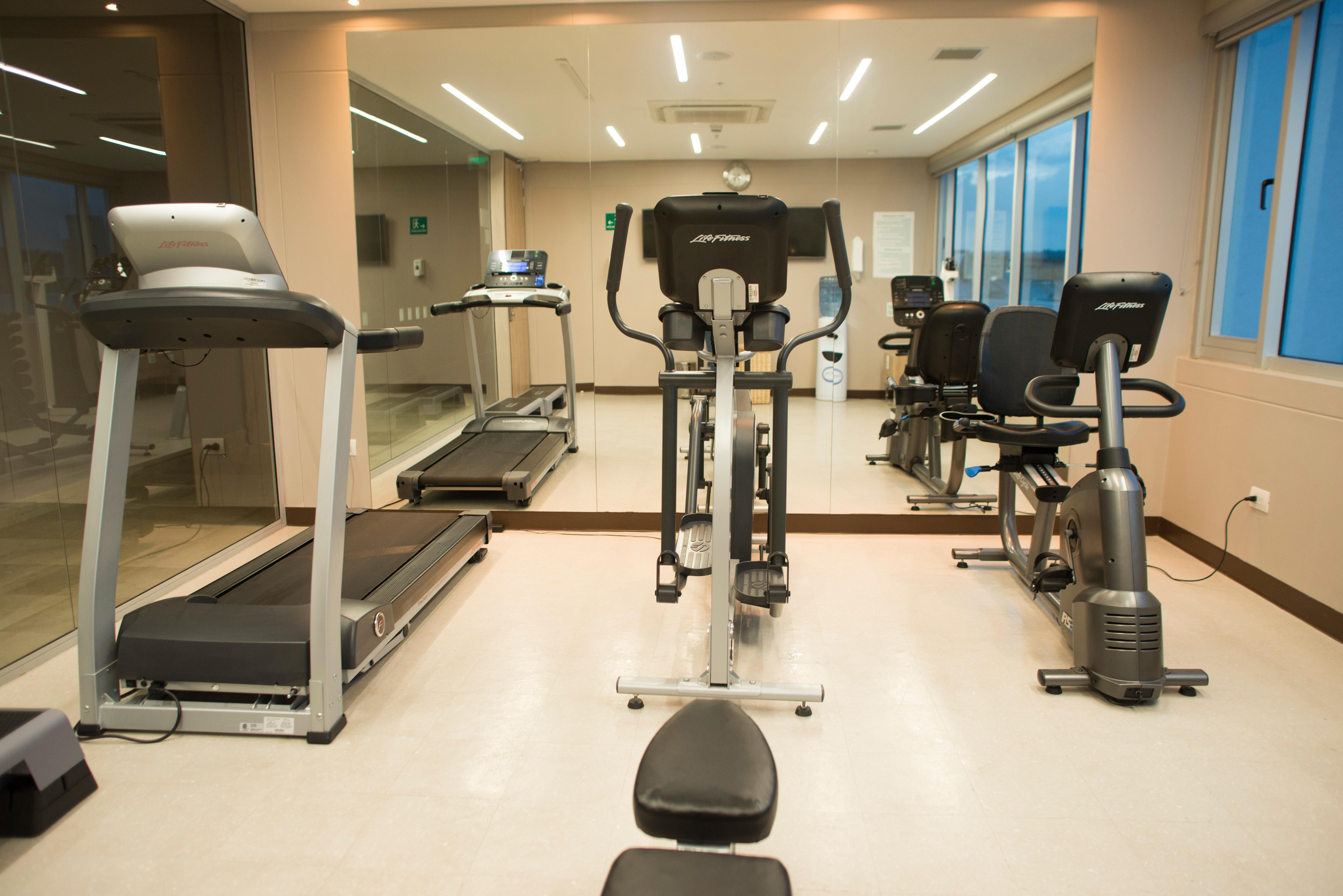Holiday Inn Cucuta By Ihg Exteriör bild A gym