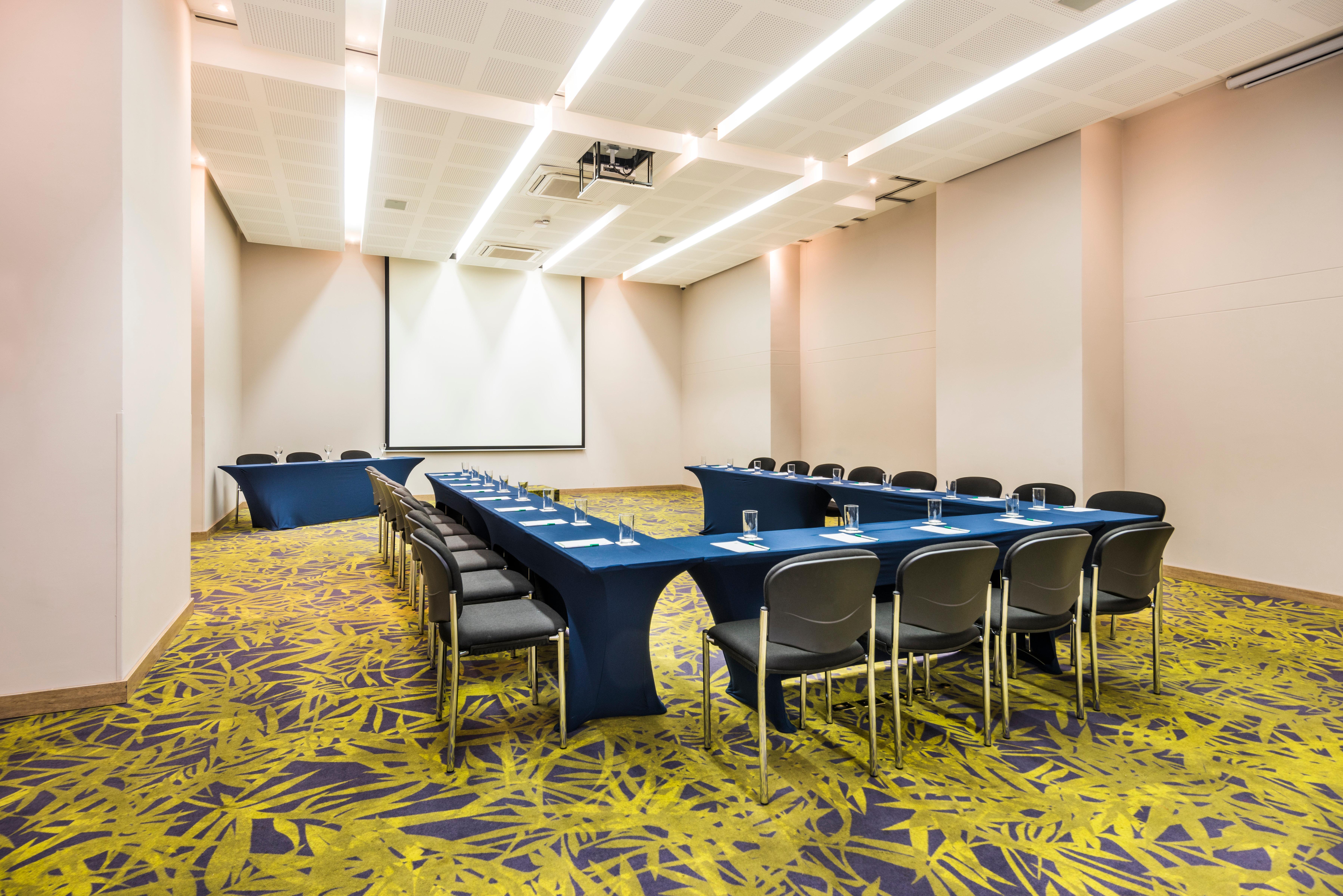 Holiday Inn Cucuta By Ihg Exteriör bild Meeting room