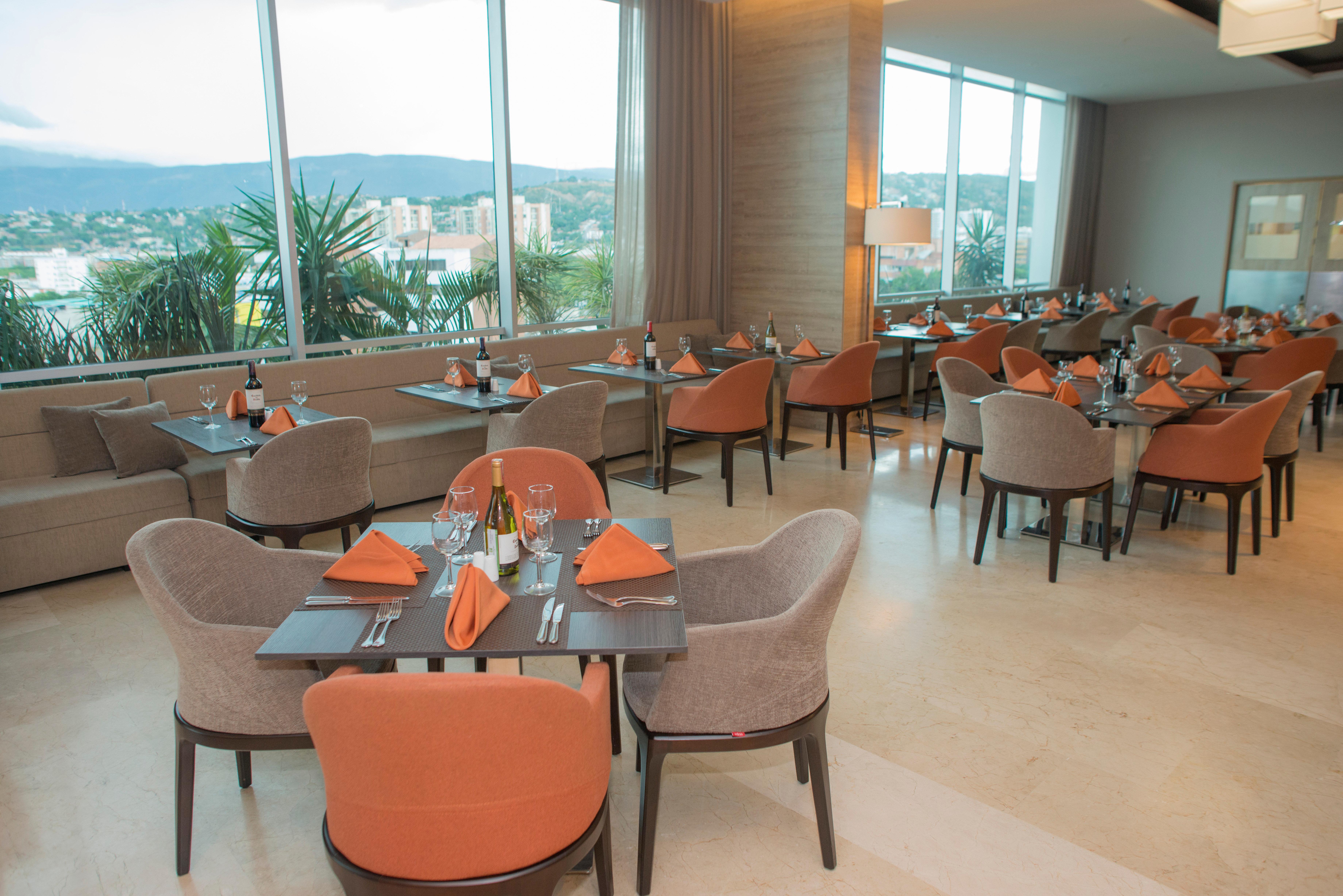 Holiday Inn Cucuta By Ihg Exteriör bild The restaurant