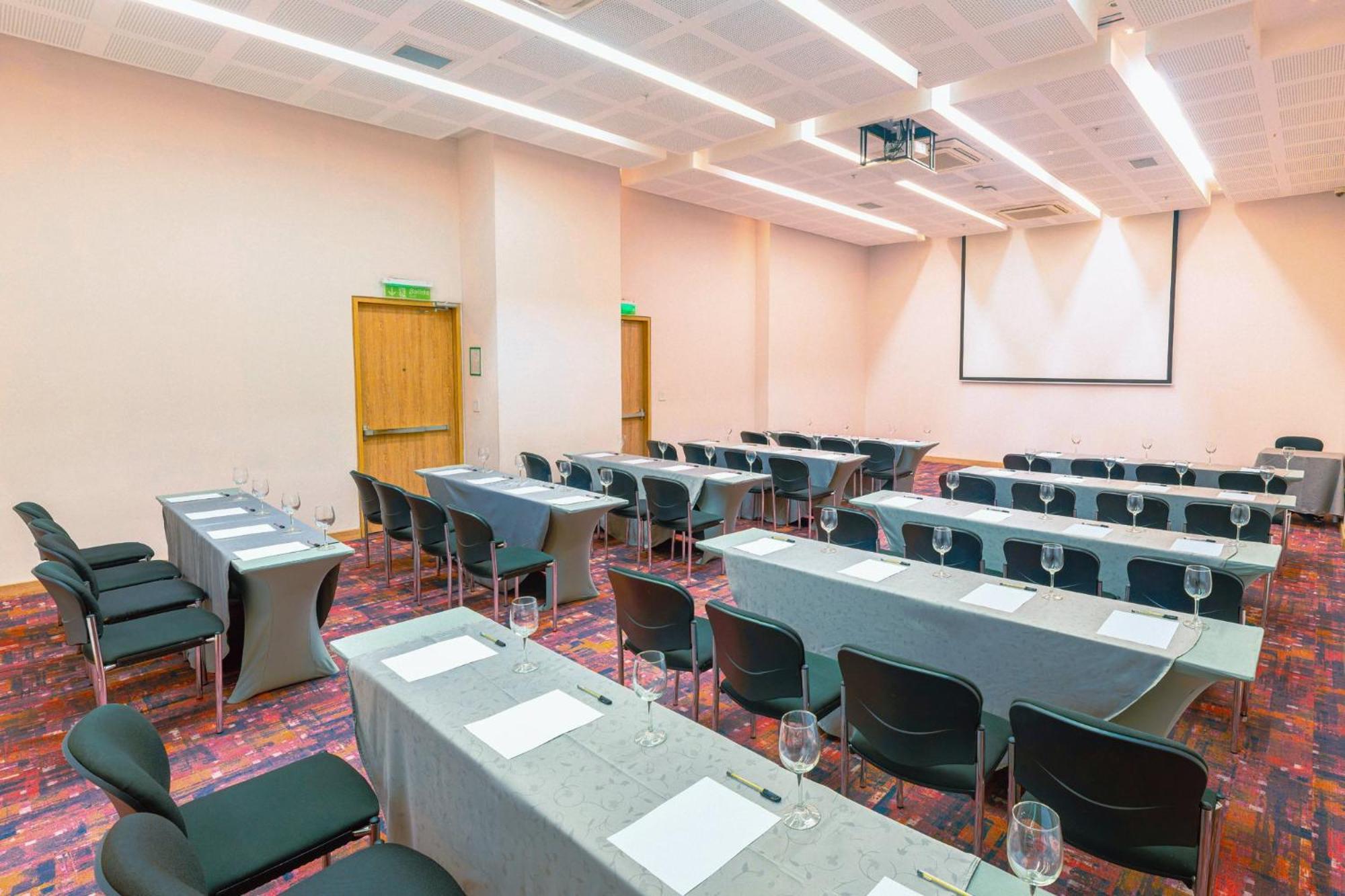 Holiday Inn Cucuta By Ihg Exteriör bild Meeting room