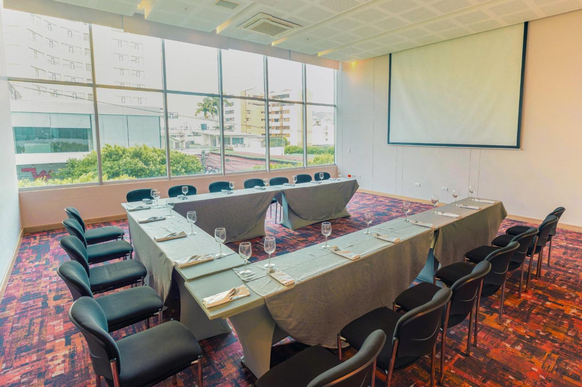 Holiday Inn Cucuta By Ihg Exteriör bild Meeting room
