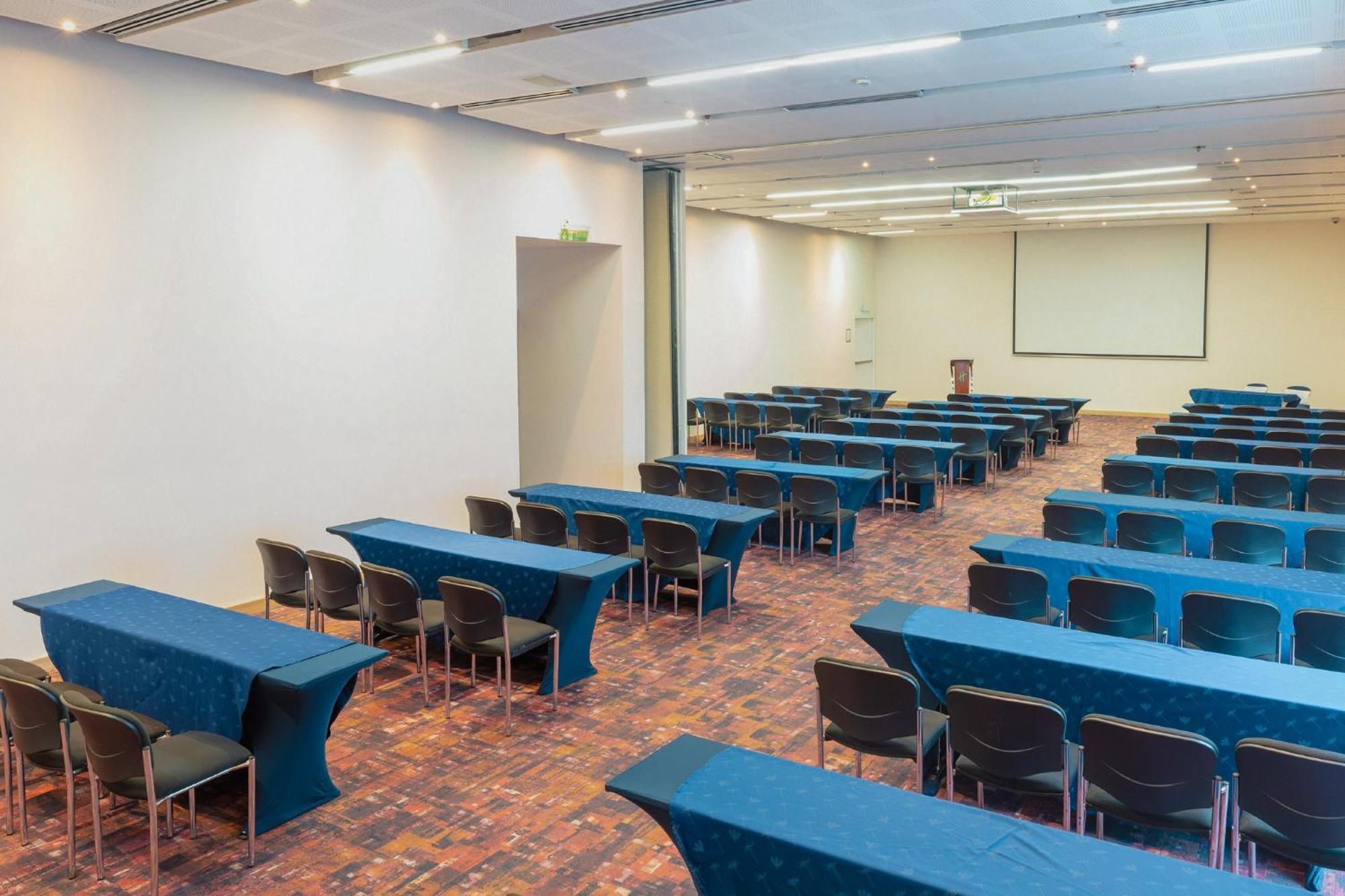 Holiday Inn Cucuta By Ihg Exteriör bild The conference room