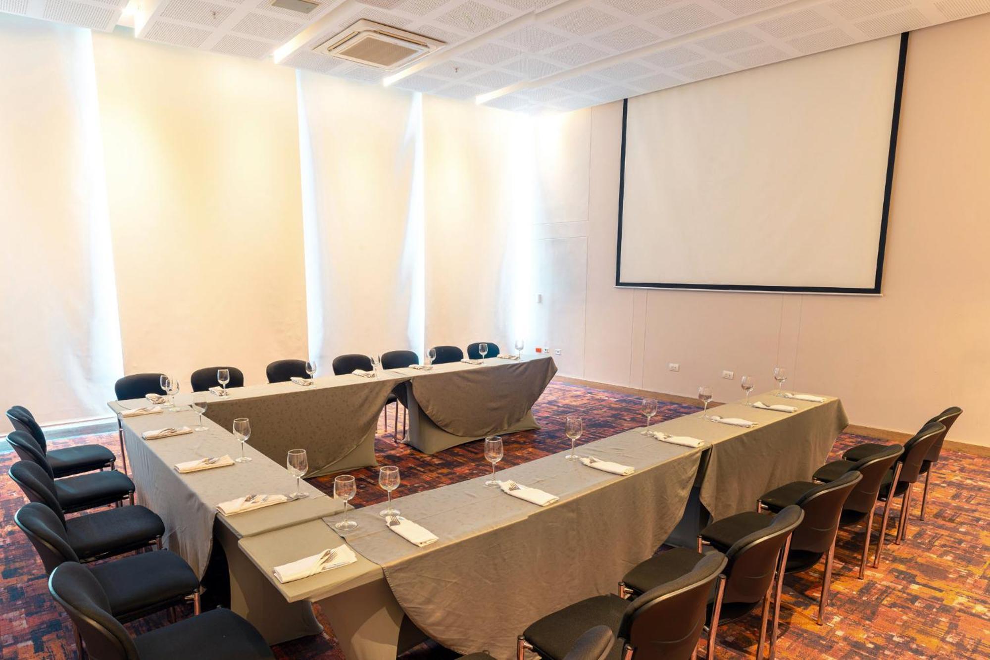 Holiday Inn Cucuta By Ihg Exteriör bild Meeting room