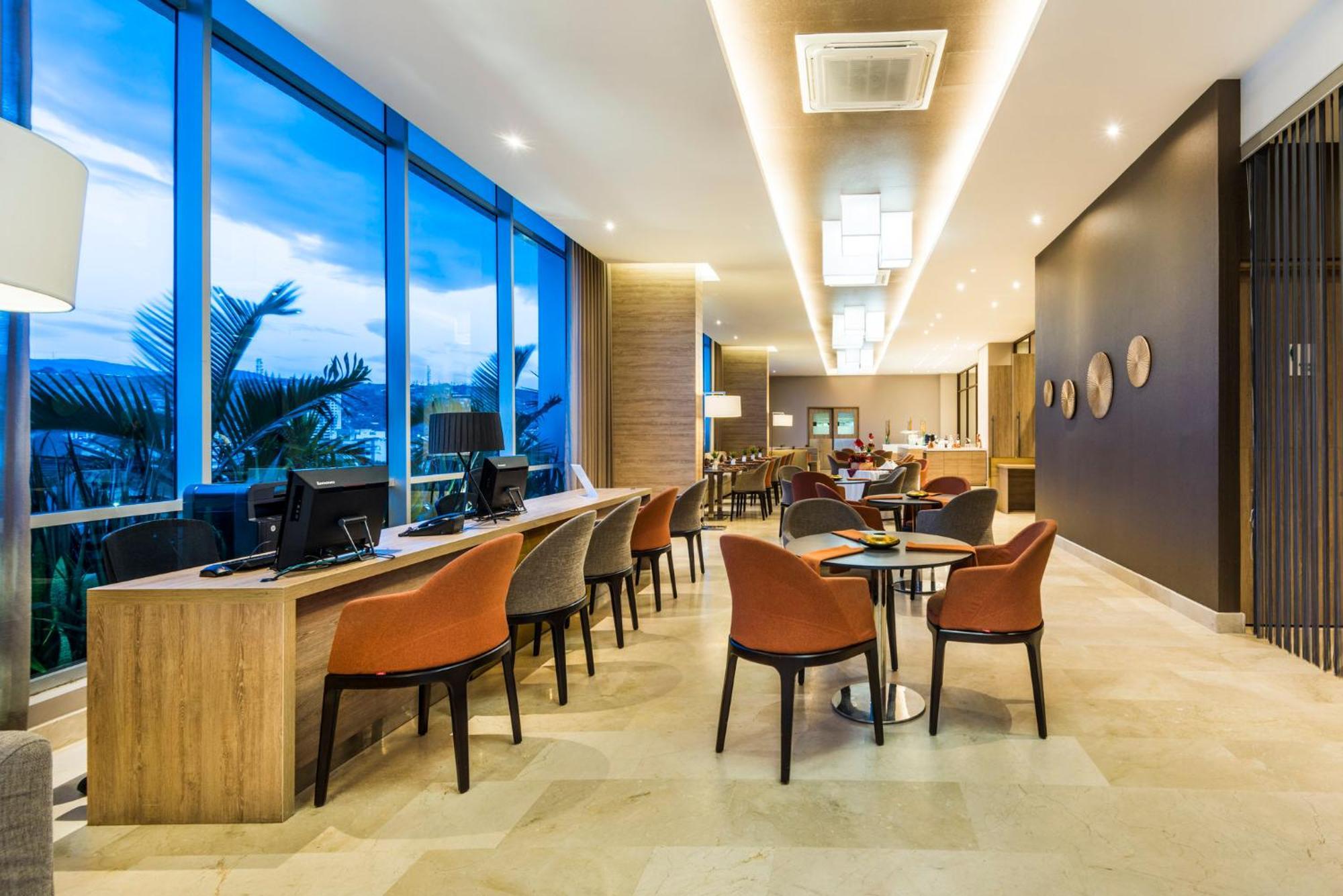 Holiday Inn Cucuta By Ihg Exteriör bild Business Center