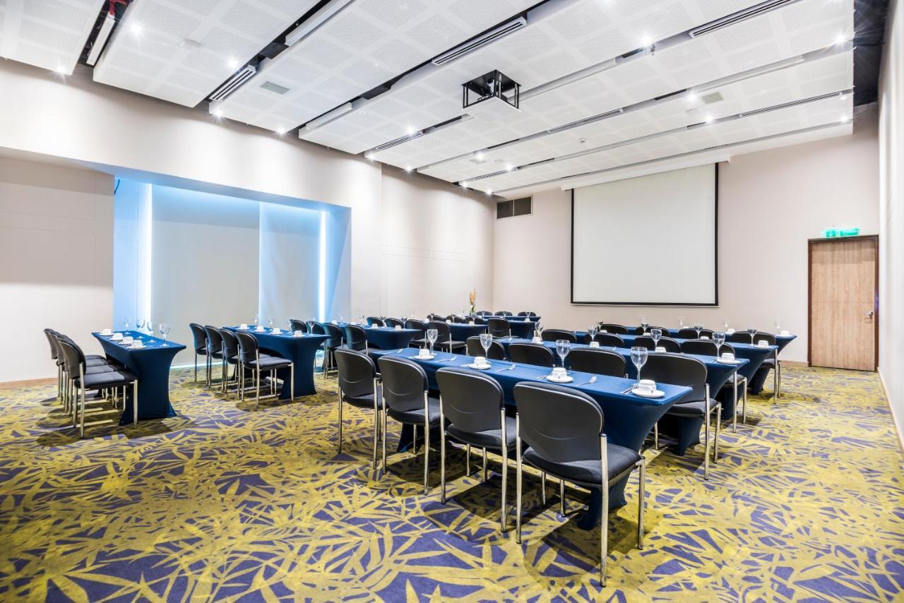 Holiday Inn Cucuta By Ihg Exteriör bild Meeting room