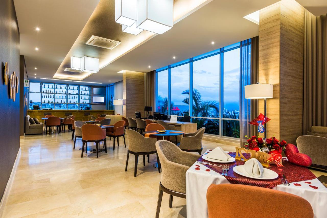 Holiday Inn Cucuta By Ihg Exteriör bild The Club Lounge at the 36th floor
